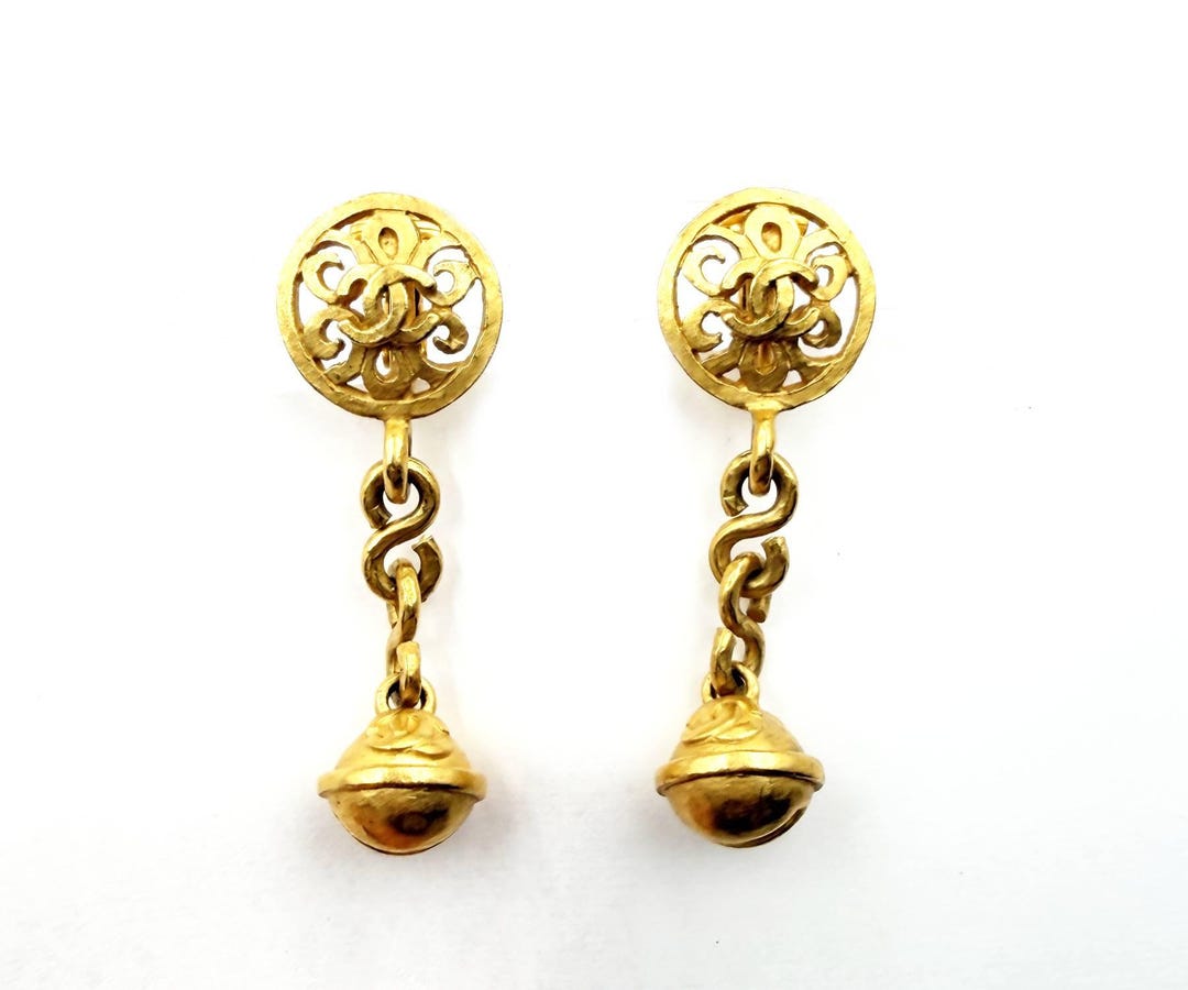 Chanel Vintage CC Logo Bell Gold Plated s-l400.jpg main image 3