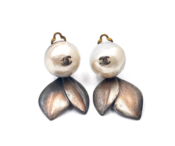 Chanel Bronze CC Faux Pearl Leaves Clip on Earrin… - image 1