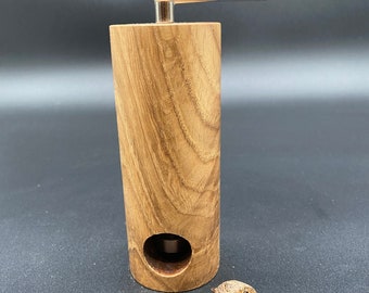 Práctico y bonito molinillo de nuez moscada, rallador de nuez moscada de madera de roble con molinillo suizo