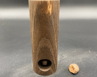 Práctico y bonito molinillo para nuez moscada, rallador de nuez moscada de madera de roble ahumada con molinillo suizo