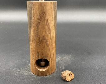 Práctico y bonito molinillo para nuez moscada, rallador de nuez moscada de madera de roble ahumada con molinillo suizo