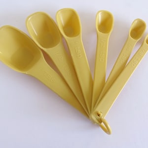 Measuring Spoons Set of 6 Plastic Yellow Gold