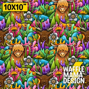 Puede incluir: Un vibrante patrón repetitivo con vacas de las Tierras Altas de dibujos animados, ciervos, flores y follaje en tonos verdes, morados, azules y naranjas. El diseño incluye el texto "10X10" y "WAFFLE MAMA DESIGN".