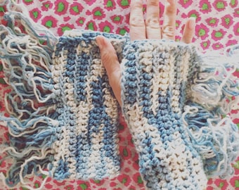 Denim yarn fringed gloves