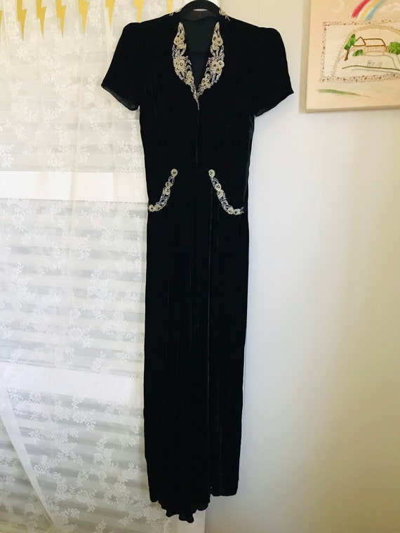 Stunning 1940s beaded velvet dress Gem