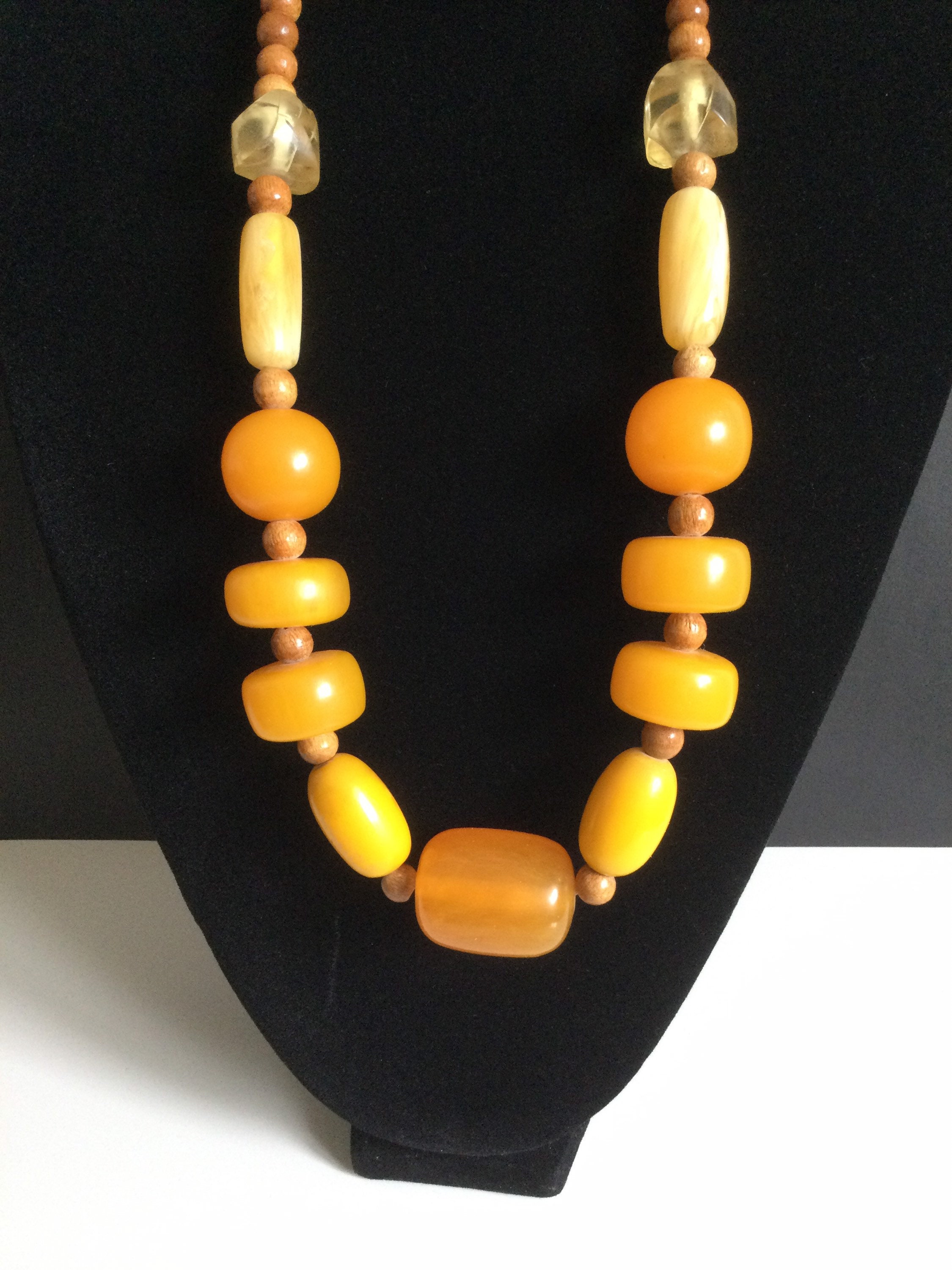 Collier Ancien En Perles D’ambre Rétro – Bijou Vintage Authentique Et Charmant