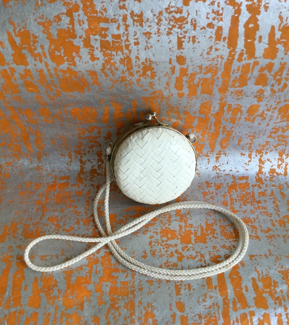 Vintage Italian Purse White Woven Wicker Clam Shel