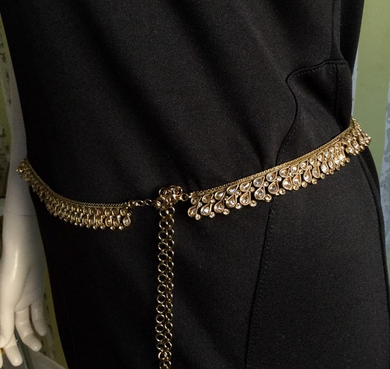 Vintage Gold Jewelled Belt Exquisite Craftsmanship