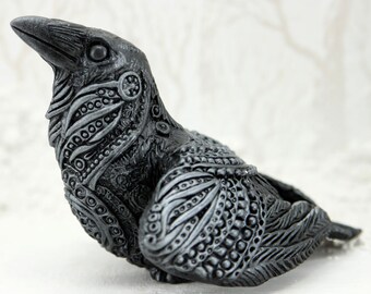 Raven Crow Figurine Sculpture Bird Totem Halloween Figurine Fantasy Sculpture Guardian Spirit Amulet Shamanic Native