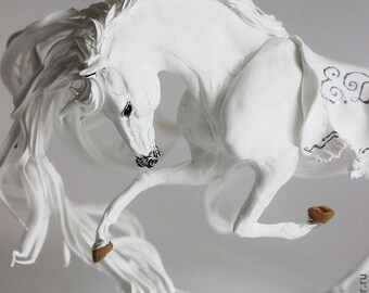 White Horse Skulpture Figurine Art Fantasy Animals Totem Amulet