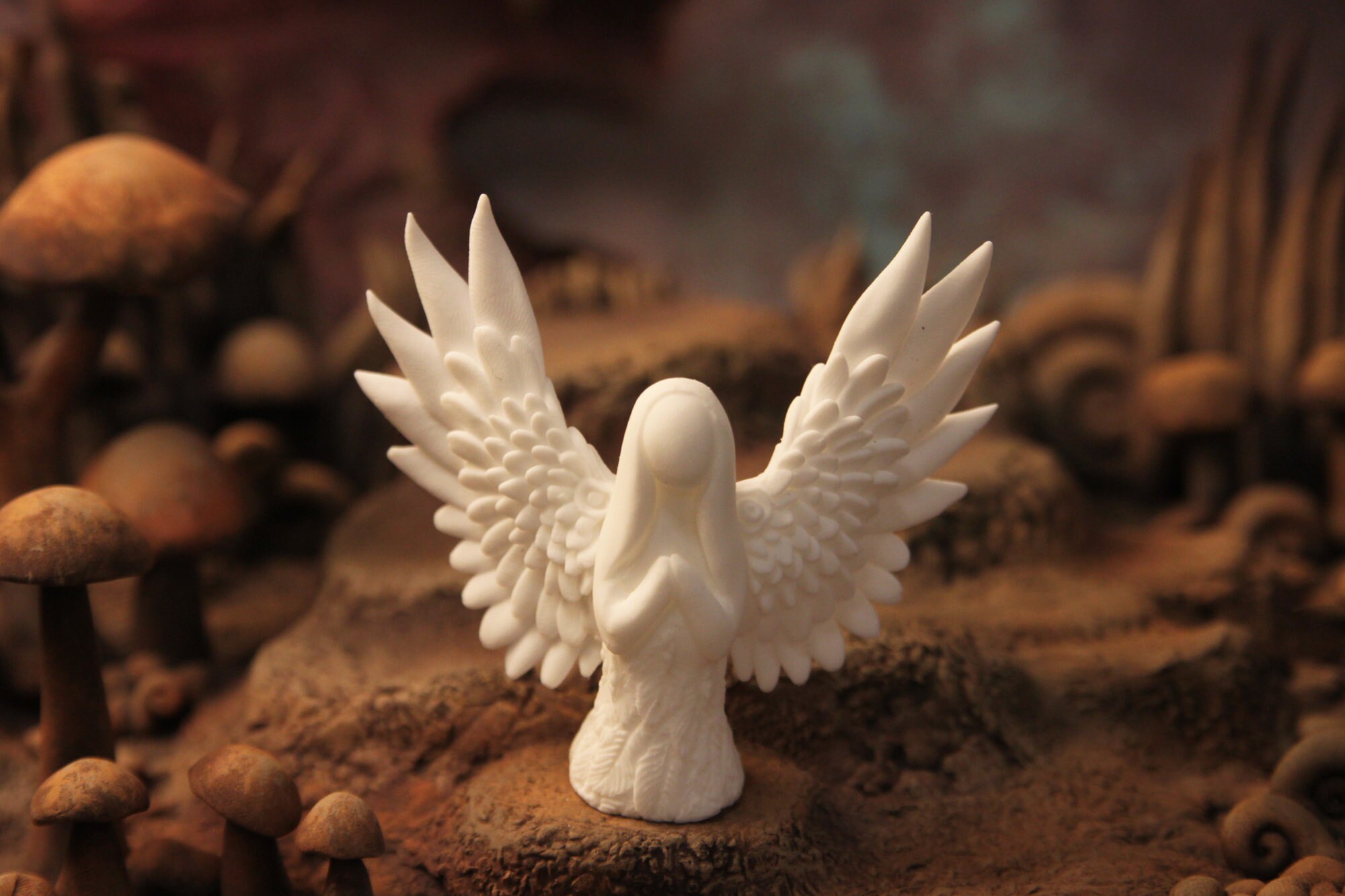 Estatuas de resina Bronceó SERIPHIM Decoración de la estatua del ángel del ángel del ángel de seis alas 