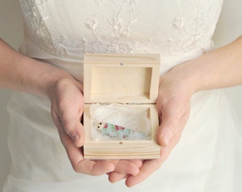 Pine Wood Wedding USB Box: Engraved Keepsake Case