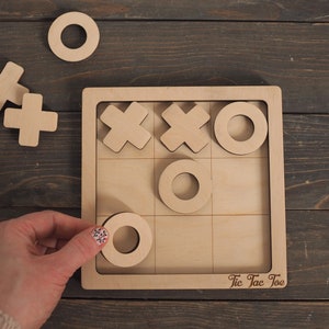 TicTacToe game - natural wood - wooden game set - classic board game - tic tac toe set - family game - wooden toys - personalised engraver
