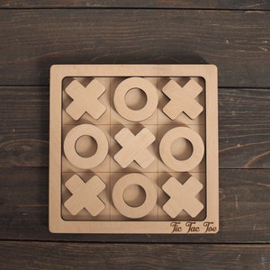 TicTacToe game - natural wood - wooden game set - classic board game - tic tac toe set - family game - wooden toys - personalised engraver