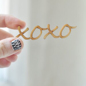 7,5 cm XOXO scritte in legno molto piccole, legno naturale, pronto per decorare, arredamento in legno, taglio laser, legno non finito, non verniciato, cartello da parete