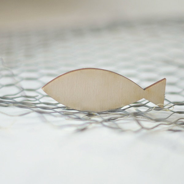 6.5cm wooden fish shape - natural wood -  ready to decorate - unpainted - unfinished - make your own necklace DIY, jewellery supplies
