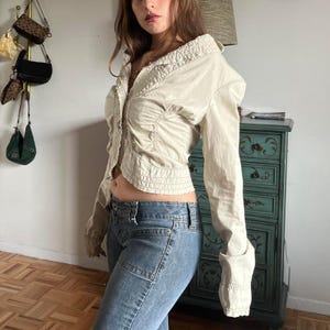 Chaqueta corta color crema Y2k imagen 2