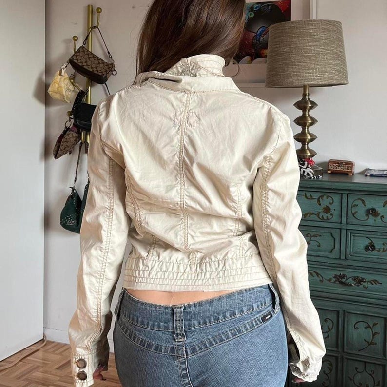 Chaqueta corta color crema Y2k imagen 6