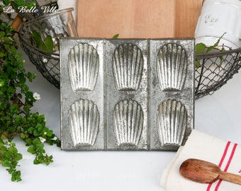 Vintage French madeleine mold - Backing mould - Vintage bakeware - Metallic cake tray - 6 cup madeleine cake pan - Baking tin from France