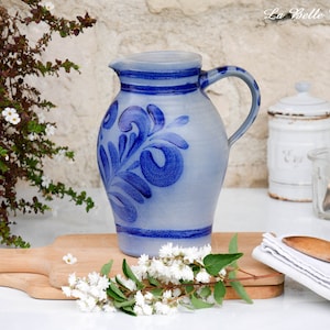Vintage französischer blauer Wasserkrug – Handgefertigter Weinkrug aus salzglasiertem Steinzeug – Betschdorfer Keramik – Rustikale Küchendekoration – Landhausküche