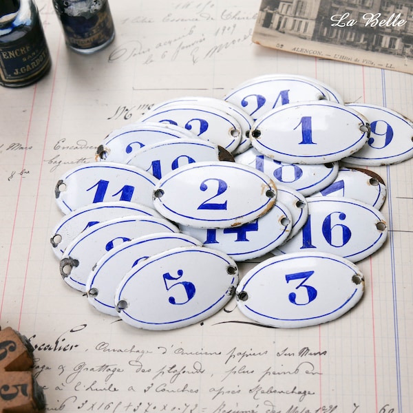 Numéro ancien en émail, une petite plaque émaillée - ovale bleu vintage 8, 10, 14, 17, 24 ou 26