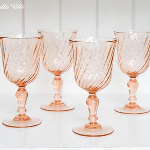 4 vintage French salmon pink red wine glasses – Rosaline footed glasses – Arcoroc Luminarc – Depression glassware - Retro drinkware barware