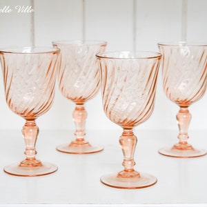 4 vintage French salmon pink red wine glasses – Set of 4 Rosaline footed glasses – Arcoroc Luminarc tableware – Depression glassware