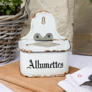 boîte d&#39;allumettes vintage française - Gâche d&#39;allumettes en émail avec motif d&#39;Allumettes noires - Rangement de récipients de cuisine de l&#39;Emaillerie Parisienne G.O.