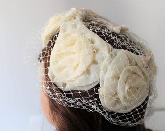 VINTAGE 1950s/1960s Organza Rose Veiled Pillbox Hat