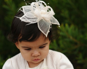 Bridal Fascinator for women or girls. Great for weddings,  parties or any other special occasions.