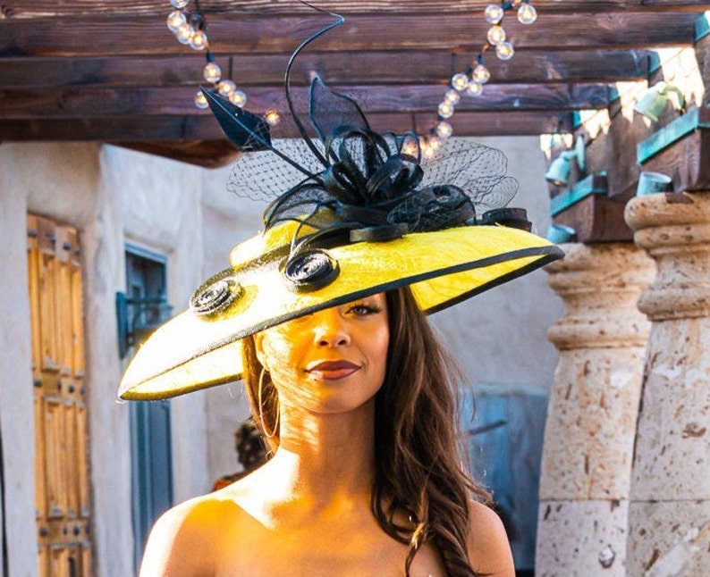 yellow hat for races