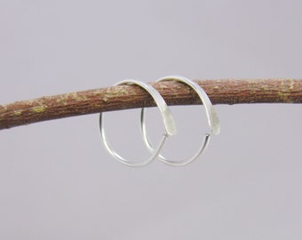 Orecchini rotondi a cerchio in argento sterling da 2 mm