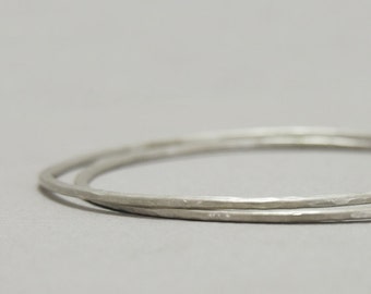Handgemachter Sterling Silber Armreif: Minimalistisches Armband zum Stapeln