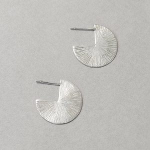 Geometric disc earrings, minimalist hoops, sterling silver circle illusion earrings, hipster, boucles d'oreilles disque image 1