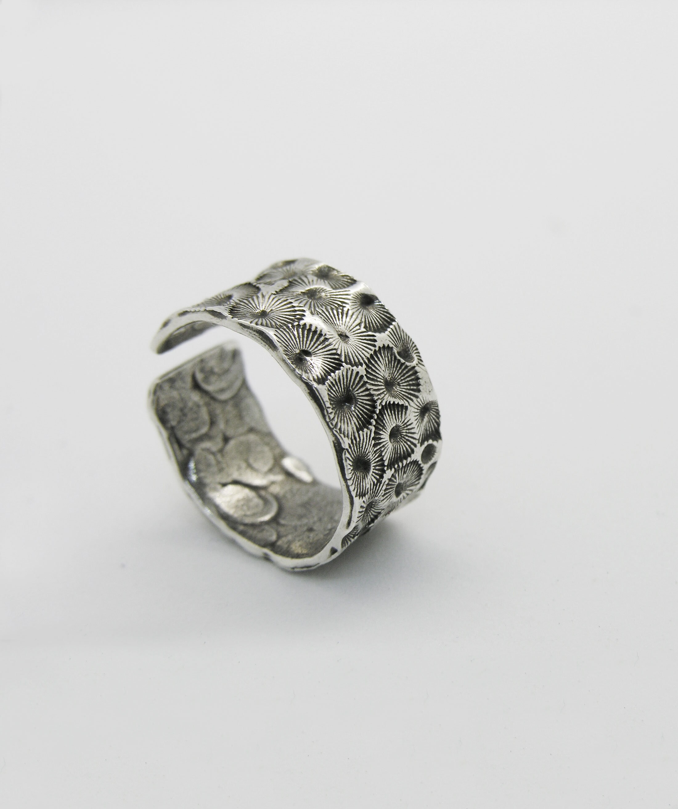 •AGNI MANITITE - WIDE TEAR• split band silver ring (size 6.75)
