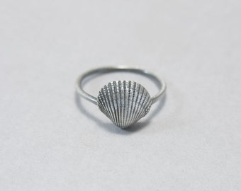 Sterling Silver Scallop Seashell Ring: Beach Jewelry