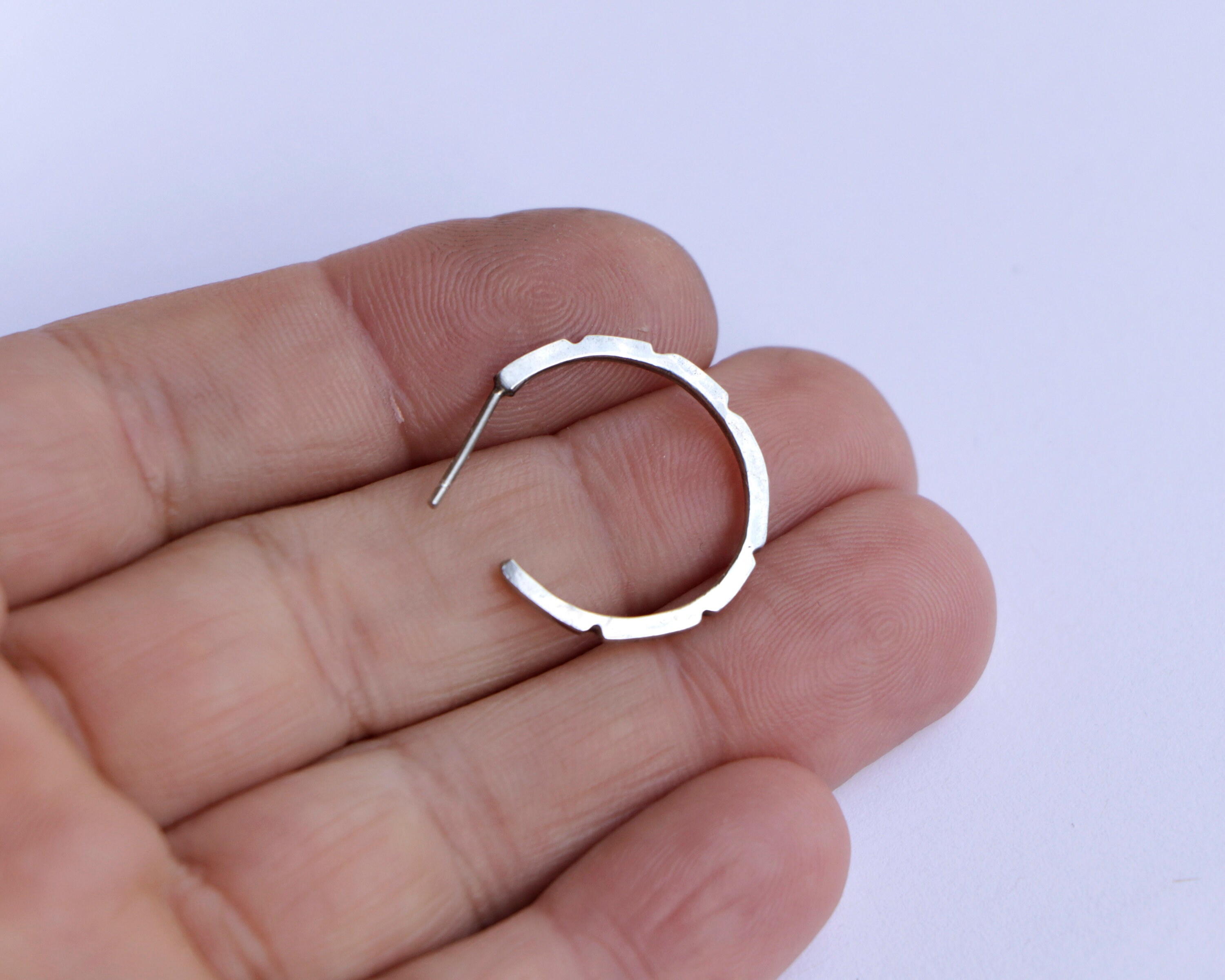 Orecchini a cerchio ovali placcati in argento martellato: gioielli minimalisti - Italia