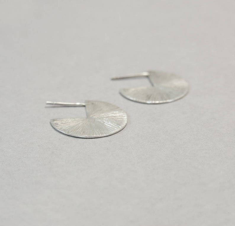 Geometric disc earrings, minimalist hoops, sterling silver circle illusion earrings, hipster, boucles d'oreilles disque image 3