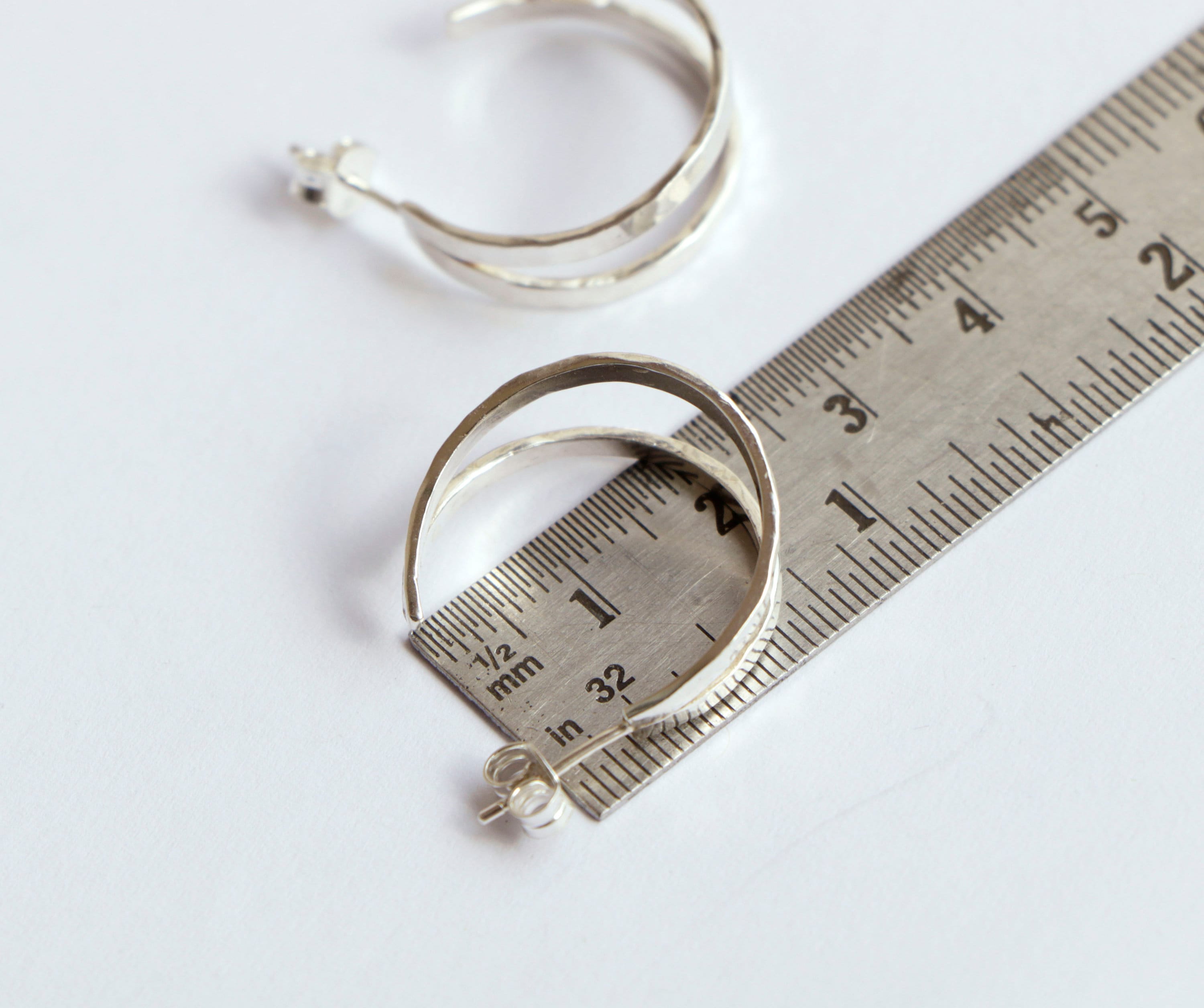 Orecchini Cerchio Aperto Bicolore Logo E Pav&egrave; - JOY Gioielli