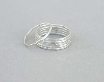 Magere gehamerde ringen zilver stapelen, set van 3 / set van 6, sterling zilver, slanke eenvoudige stapelbare band, stapelring set