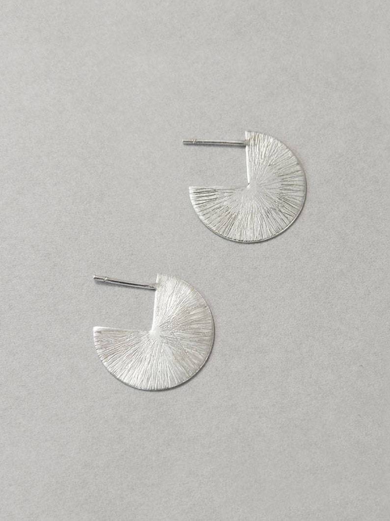 Geometric disc earrings, minimalist hoops, sterling silver circle illusion earrings, hipster, boucles d'oreilles disque image 1