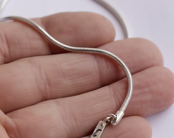 Bransoletka z łańcuszkiem wężowym ze srebra próby 925, minimalistyczny design unisex