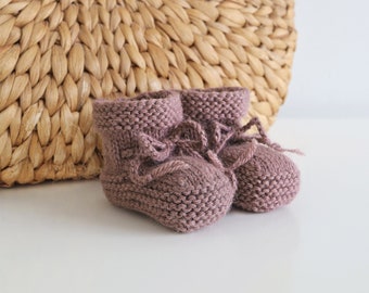 Alpaca booties, knitted baby girl shoes. Newborn outfit hand-knit in soft wool. Gift idea for infant