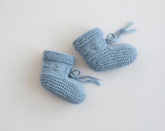 Baby boy slippers, socks hand knitted in alpaca, newborn to 6 months sizes, light jeans