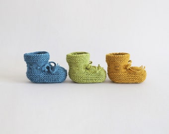 Knitted baby booties kiwi green, Unisex newborn crib shoes handmade 100% baby alpaca