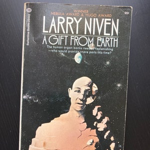 Larry Niven, Dar Ziemi, 1973 Miękka oprawa, Science Fiction