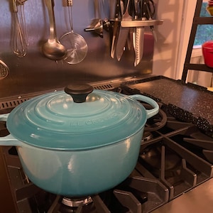 Le Creuset France #26 5.5 Quart Caribbean blue enameled cast Iron Dutch Oven