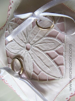 Set Nozze Cuscino Porta Fedi E Cestino Damigella In Raso Bianco Con Strass Perla | Accessori Cerimonia Eleganti 14 Cm E 12,7 Cm