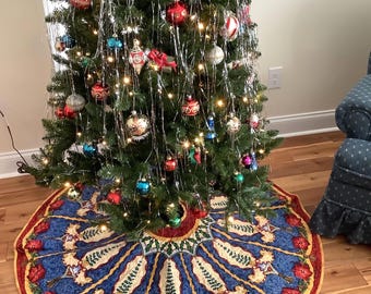 Quilted Christmas Tree Skirt: Trees and Poinsettia Blooms "52