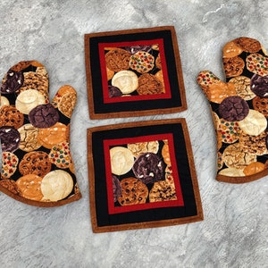 Cookie Oven Mitt: Insulated Quilted Potholder, Baker Kitchen Accessory